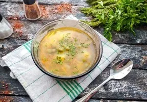 Potato soup with green peas