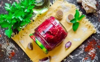 Beetroot salad with zucchini