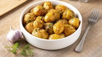 Garlic potatoes in the oven