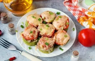 Zucchini in the oven with tomatoes, minced meat and cheese slices