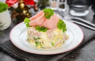 Fantastic salad with eggs and cheese