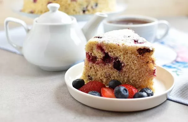 Quick berry cake