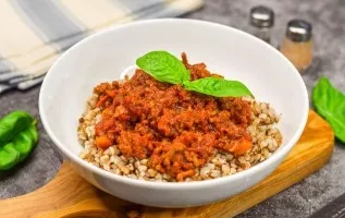 Buckwheat with Bolognese sauce