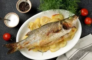 Sea bass with potatoes in the oven