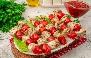 Turkey skewers with cherry tomatoes in the oven