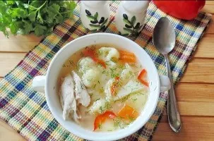 Turkey soup with cauliflower