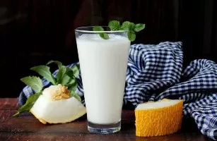 Kefir cocktail with melon and honey