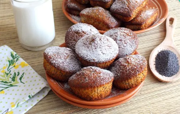 Cupcakes with kefir and poppy seeds