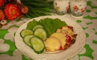 Steaks with tomatoes and cheese