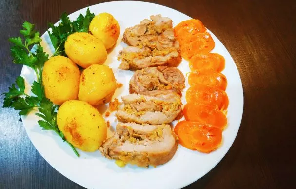 Pork stuffed with apples