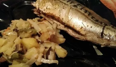 Fried mackerel in a sleeve with vegetables