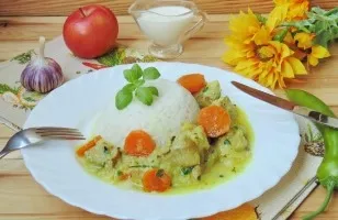 Pork with apples in a creamy sauce