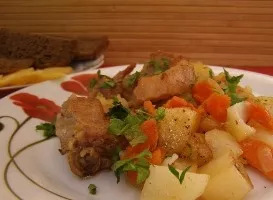 Pork ribs stewed with potatoes