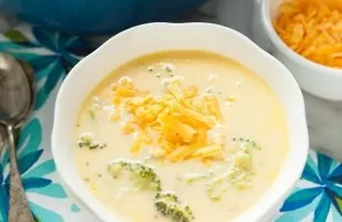 Creamy soup with broccoli and cheese