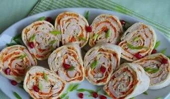 Lavash with chicken and carrots