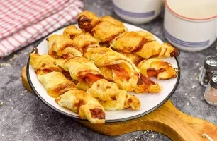 Sticks with cheese and bacon