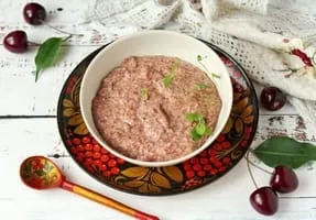 Flaxseed porridge with cherries