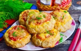 Nests with tomatoes and cheese