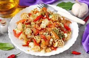 Pasta with vegetables and cheese in the oven