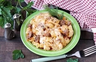 Pasta with stew and cheese