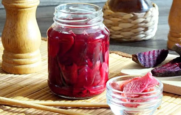 Pickled ginger with beets