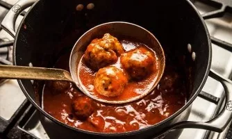 Meatballs stewed in tomato sauce