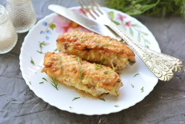 Meat rolls with pickled cucumber