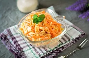 Carrot and apple salad with sour cream