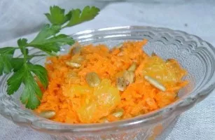 Carrot salad with sunflower