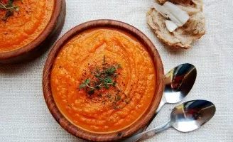 Carrot soup with herbs