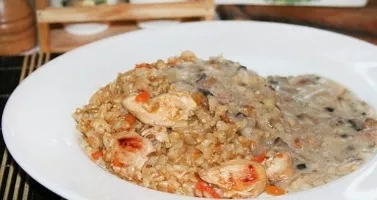 Pearl barley porridge with chicken