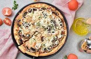 Pizza with shrimp and mushrooms