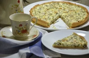 Pie with onion letters and cottage cheese