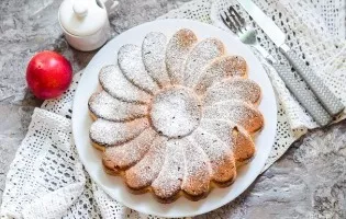 Cake with cottage cheese and nectarines