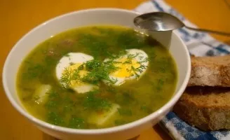 Sorrel soup with chicken