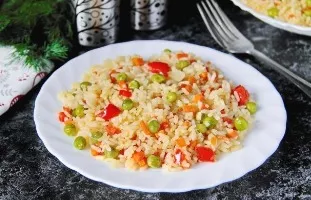 Rice with peas and sweet pepper