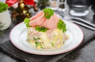 Salad with eggs and cheese