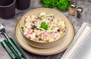 Salad with boiled chicken and ham