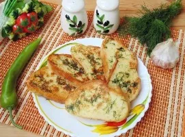 Toast with dill and garlic