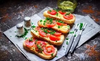 Toast with mayonnaise and garlic