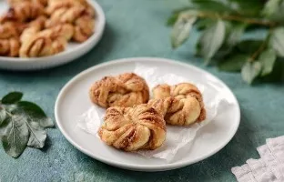 Layered pastries with cardamom and cinnamon