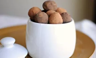 Chocolate truffles with cinnamon and coffee