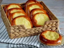 Cheesecakes with sour cream filling