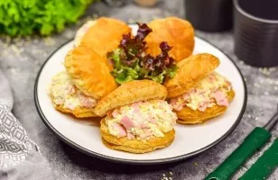 Snack Shells from puff pastry with filling