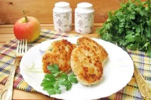 Chicken cutlets with apples