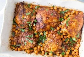 Chicken thighs with bell pepper and chickpeas