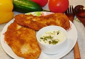 Chicken schnitzel with sauce