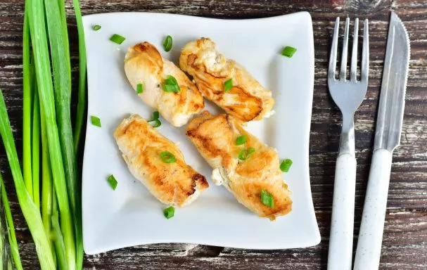 Chicken rolls with cottage cheese