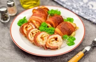 Chicken rolls wrapped in bacon